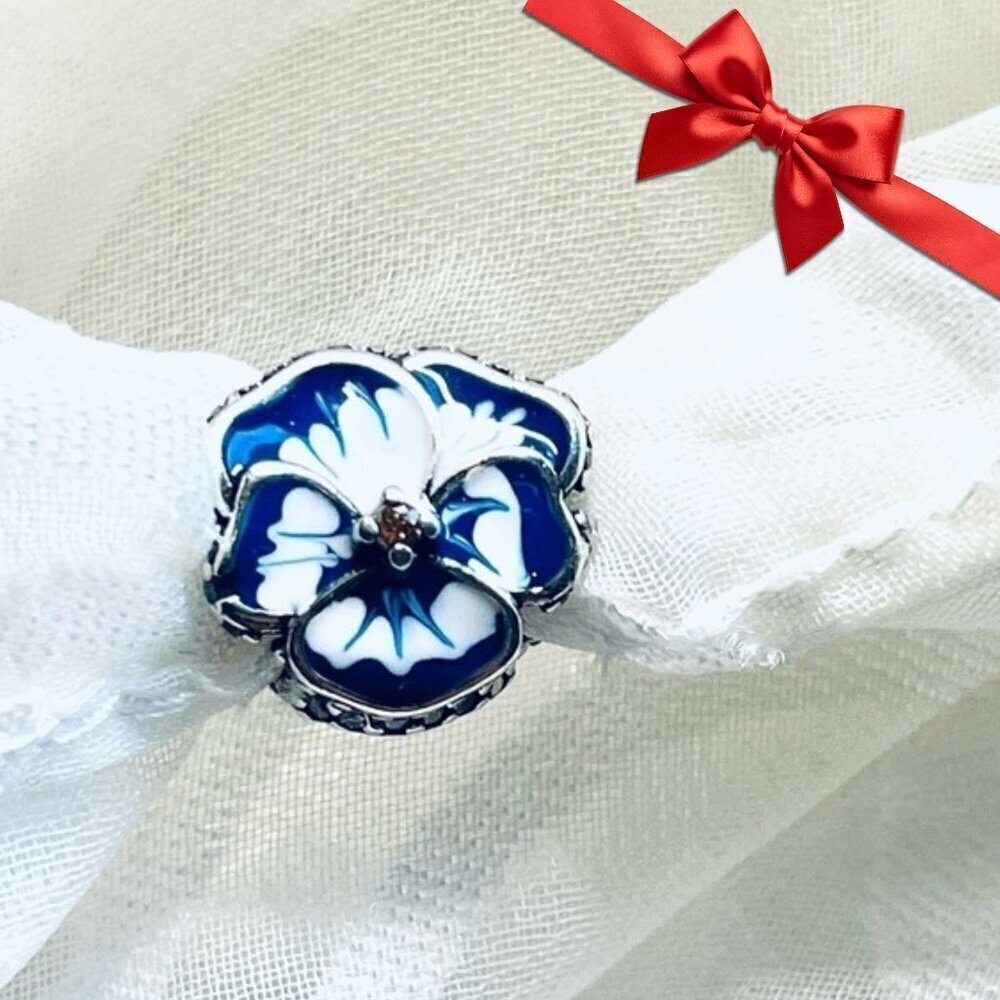 💐 NWOT Blue Pansy Charm ✨